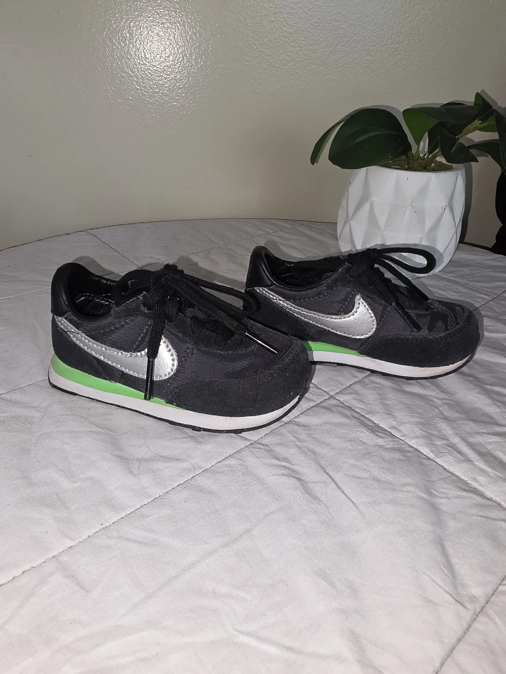 Nike Wafle Trainer Black Kids Sneakers Size 6C
